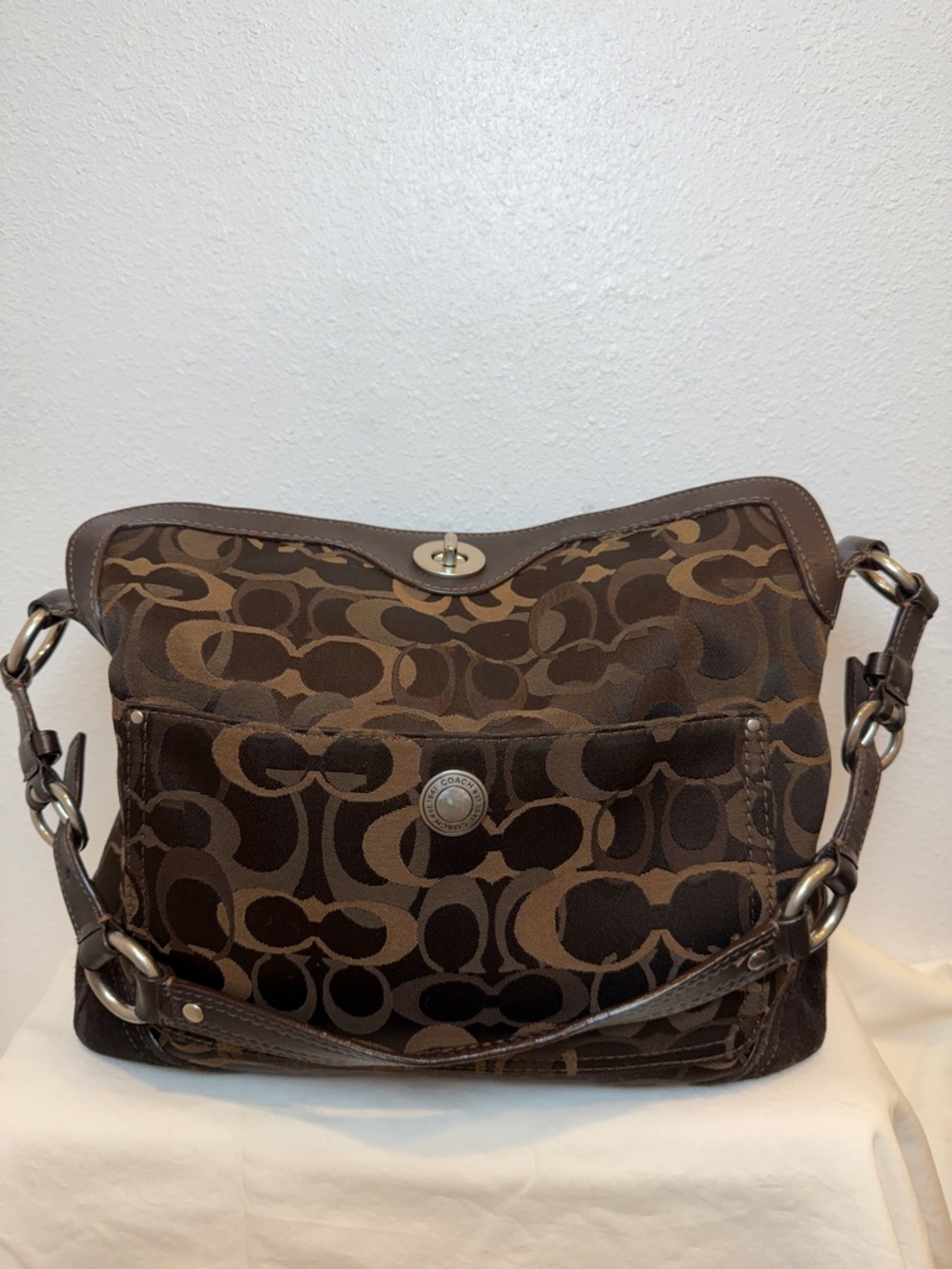 Coach Chelsea Signature Turn Lock Shoulder Bag 🤎